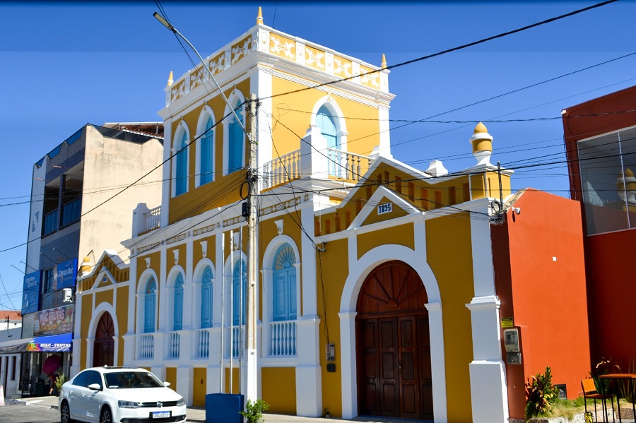 A NOVA ESTRUTURA ORGANIZACIONAL DA PREFEITURA EM MACAÚBAS/ BA VISA APRIMORAR A GESTÃO MUNICIPAL