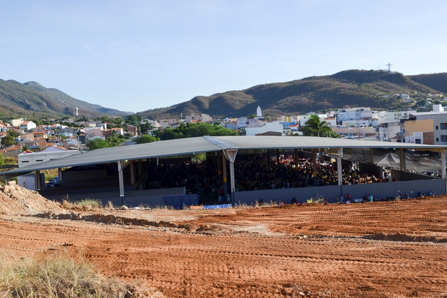 ABORDAGEM SOCIOCULTURAL E ECONÔMICA DA FEIRA LIVRE DE MACAÚBAS – BA