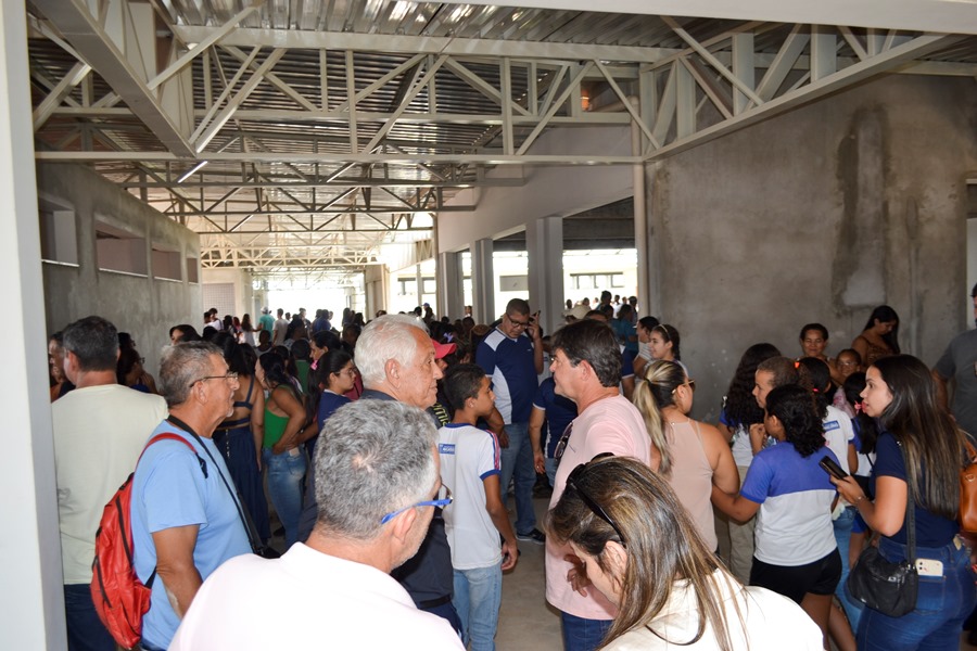 MACAÚBAS: COLÉGIO MODELO DA SEDE ESTÁ EM FASE FINAL E RECEBE VISITA DA COMUNIDADE ESCOLAR