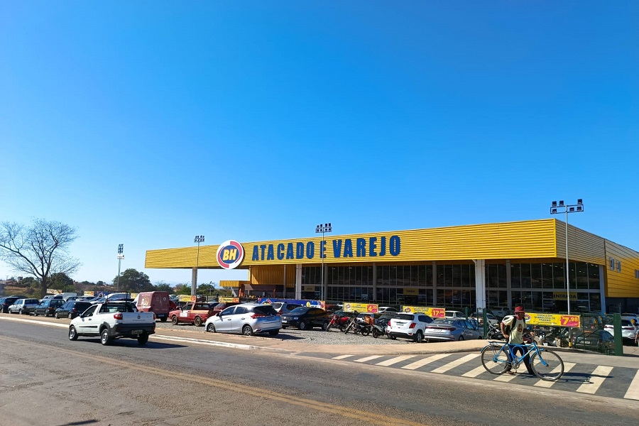 DESENVOLVIMENTO E OPORTUNIDADE: MACAÚBAS CELEBRA A CHEGADA DA NOVA UNIDADE DO SUPERMERCADOS BH